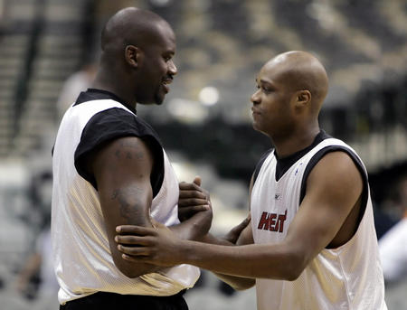 一轮紧张的 一轮紧张的